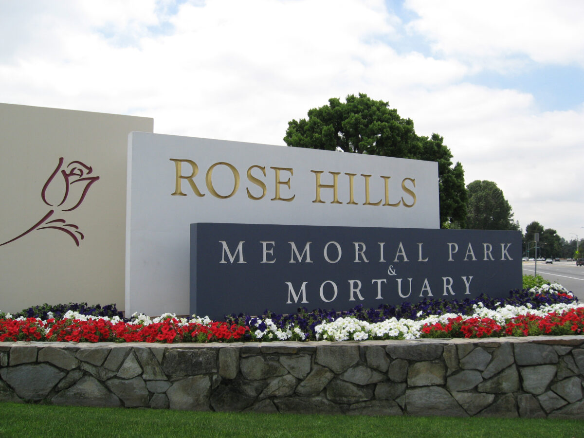 Rose Hills Sign Image